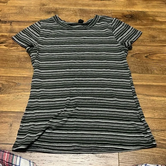 tee - Picture 1 of 3